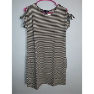 NWT Gap Short Sleeve Dress. Olive and white. XS